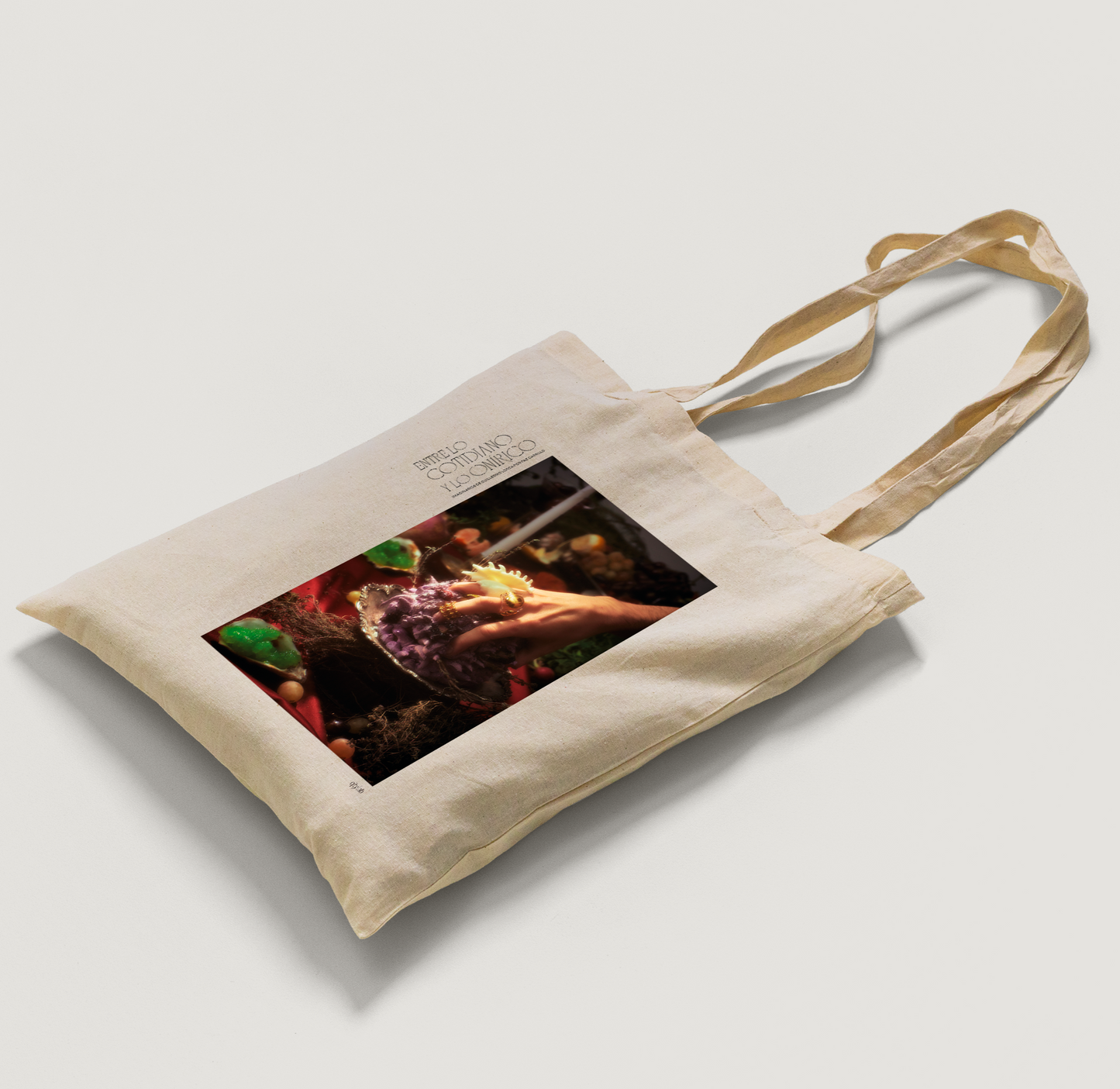 Totebag Entre lo cotidiano y lo onírico "La Mano"